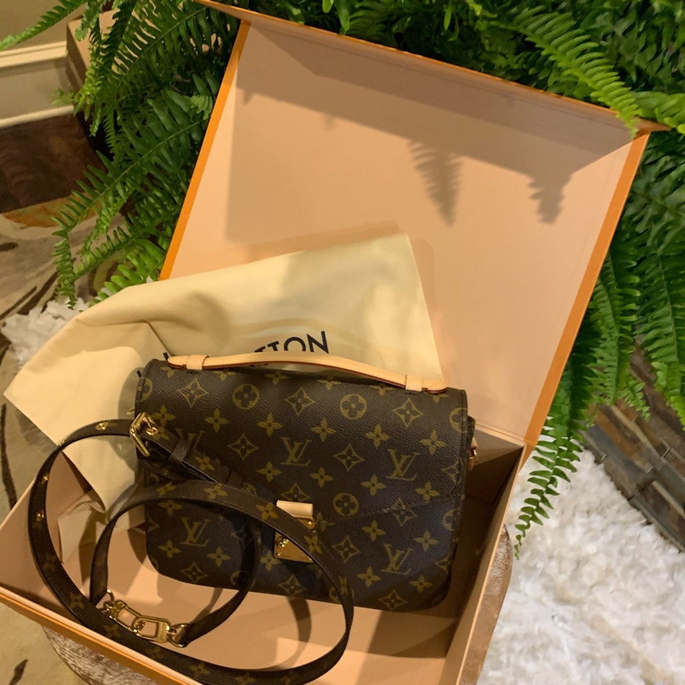 Louis Vuitton Pochette Metis - Picture 2 of 16